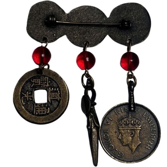 Vintage Red Glass Replica King George V Coin Dangle Brooch Antique Gold - Picture 3 of 5